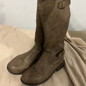 Kids size 3 boots